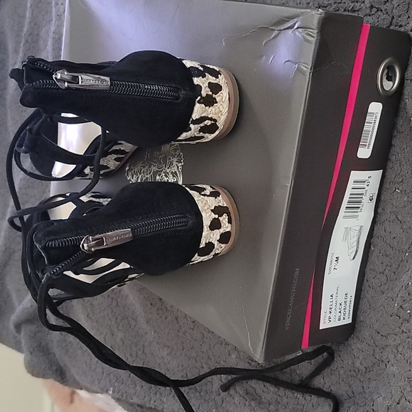 New in Box Vince Camuto Sandles size 7.5 - Picture 2 of 5